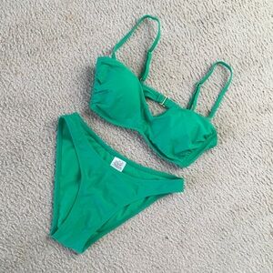 WILD FABLE/“EMERALD GREEN”2 SCOOP BRALETTE & HIGH CUT BOTTOM SET/NEW